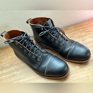 Helm black boots. Beautiful boot just a tad tight for me. My loss your luck!